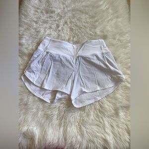 LULU LEMON speed up mid-rise 4” shorts!